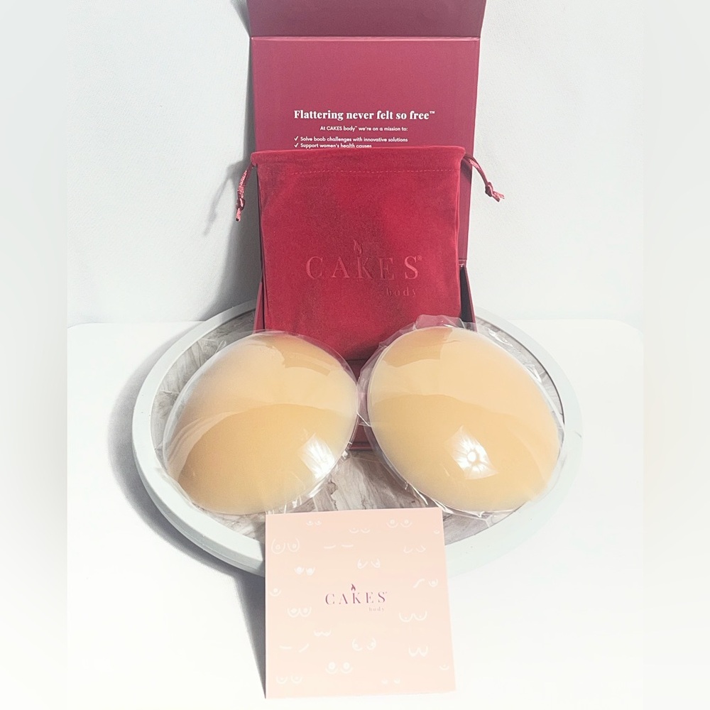 CAKES Body Reusable Silicone Nipple Covers With Storage Pouch New